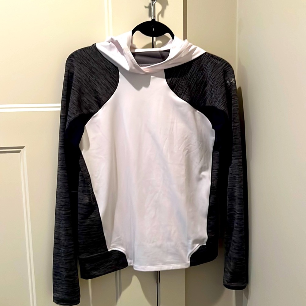 Ladies Medium Under Armour Hoodie